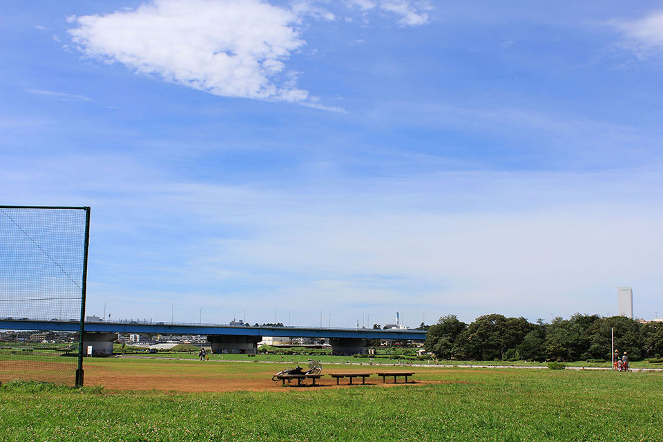 野球グランドと青空写真