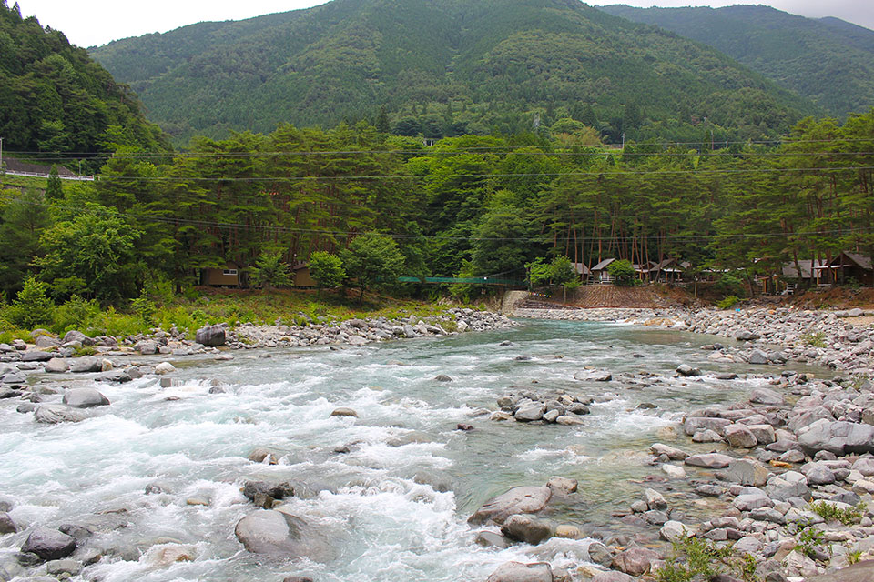 キャンプ場の川写真